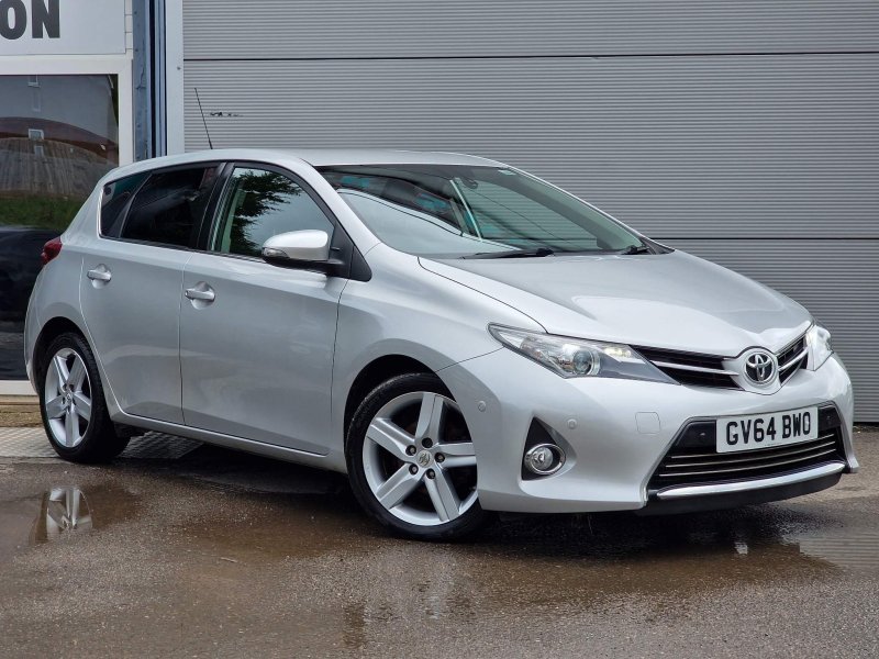 TOYOTA AURIS