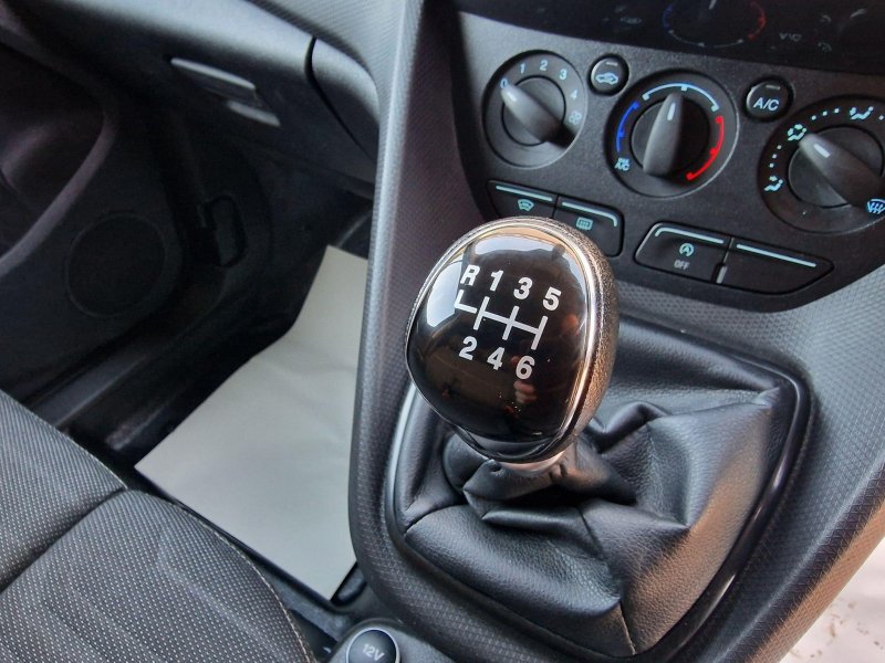FORD TRANSIT CONNECT