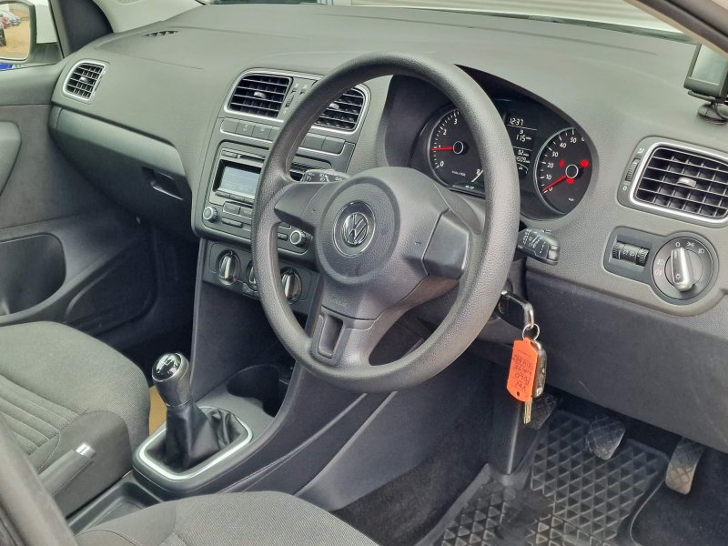 VOLKSWAGEN POLO
